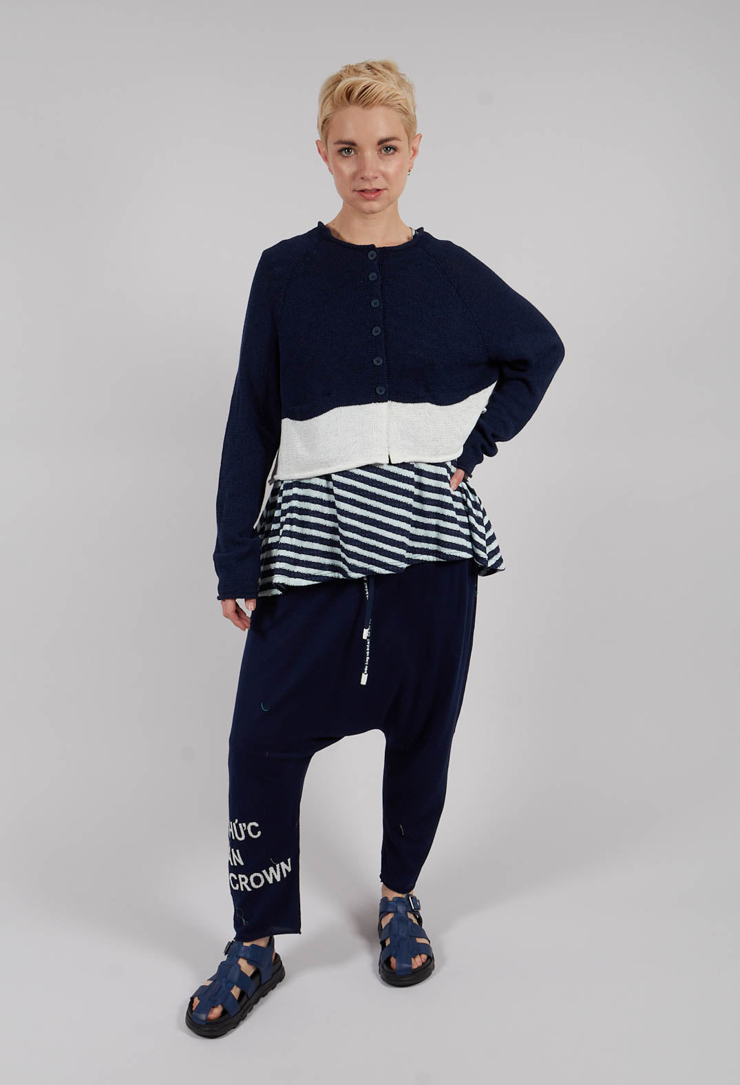 Lightweight Knitted Trousers in Navy Offwhite
