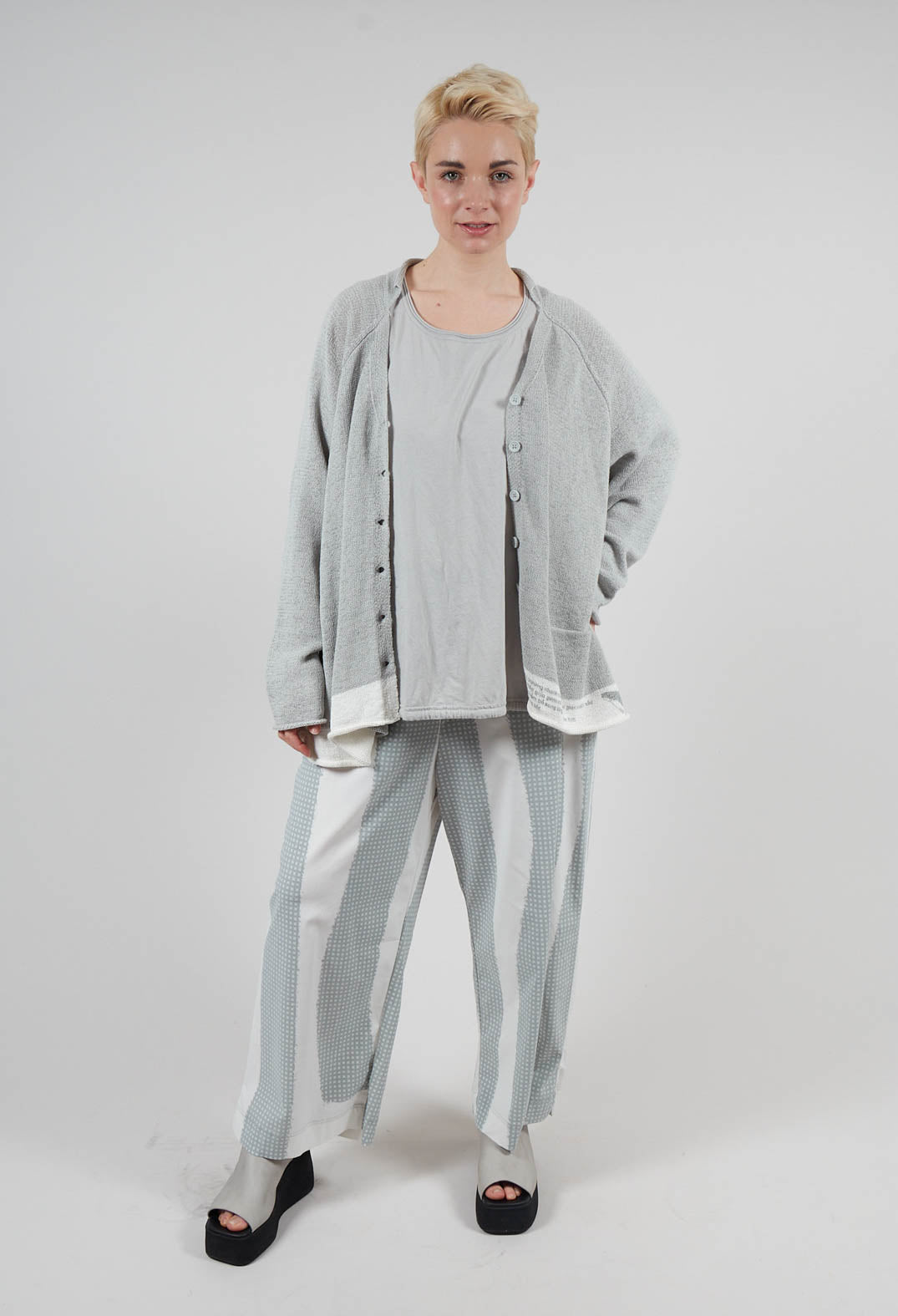V-Neck Cardigan in Grey Print