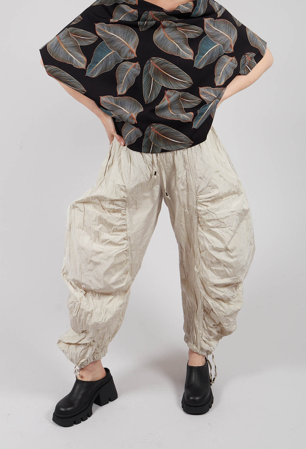 Taffeta Crumpled Trousers in Sand