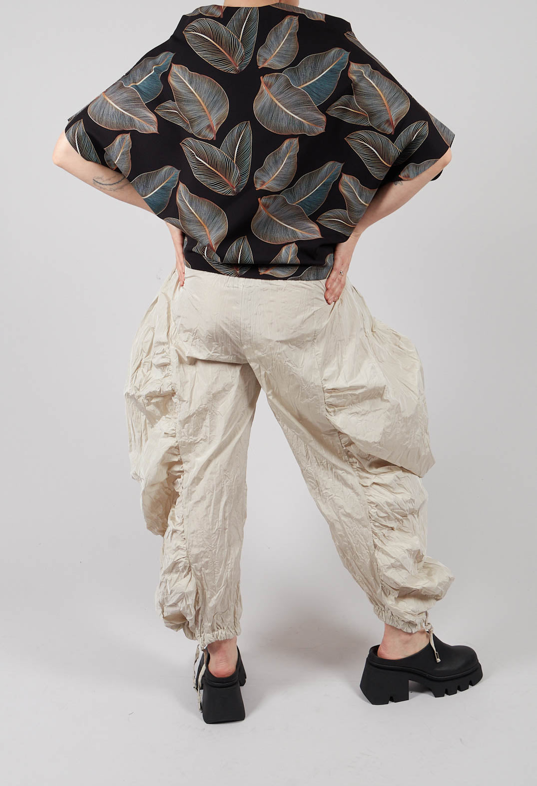 Taffeta Crumpled Trousers in Sand