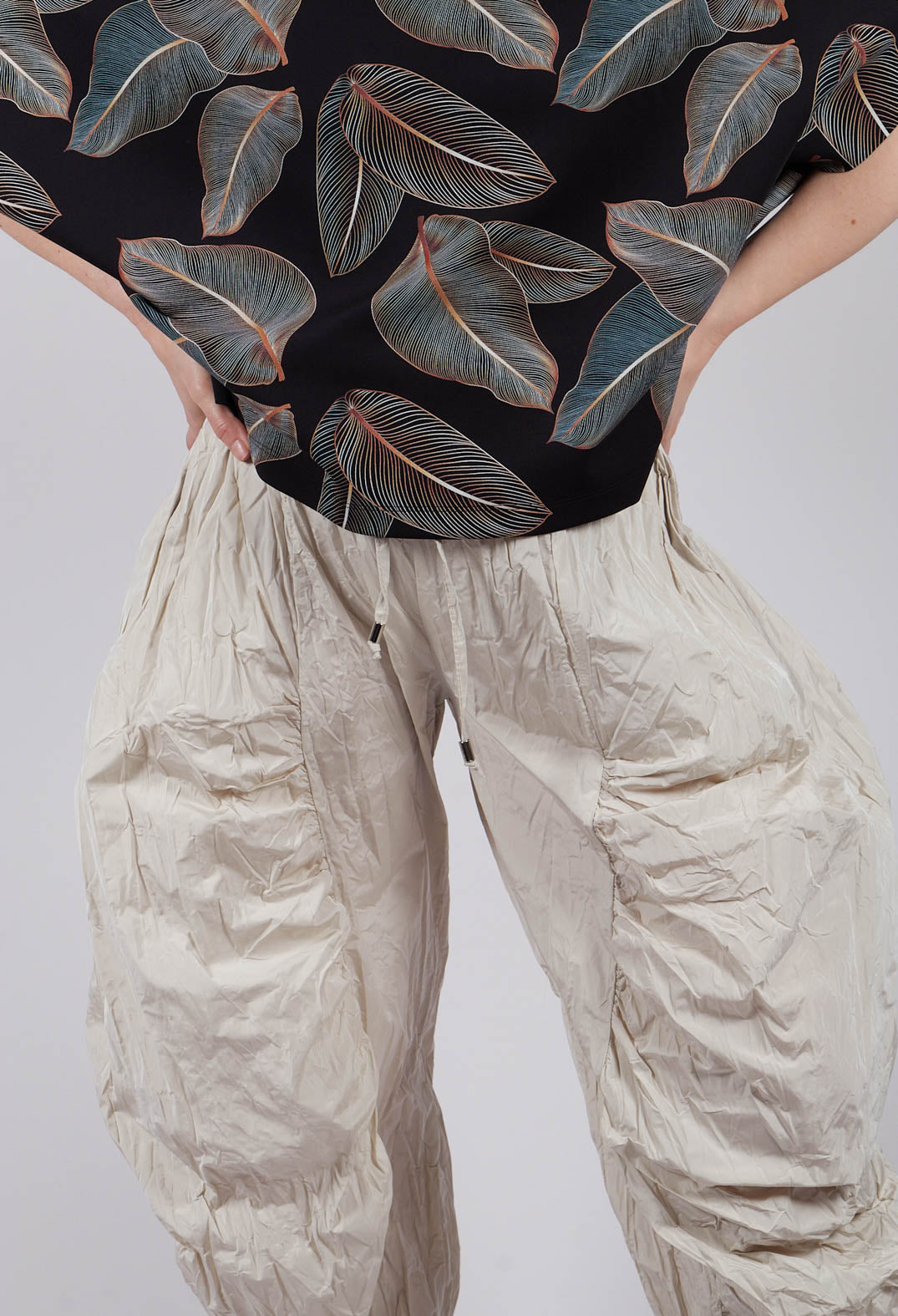 Taffeta Crumpled Trousers in Sand