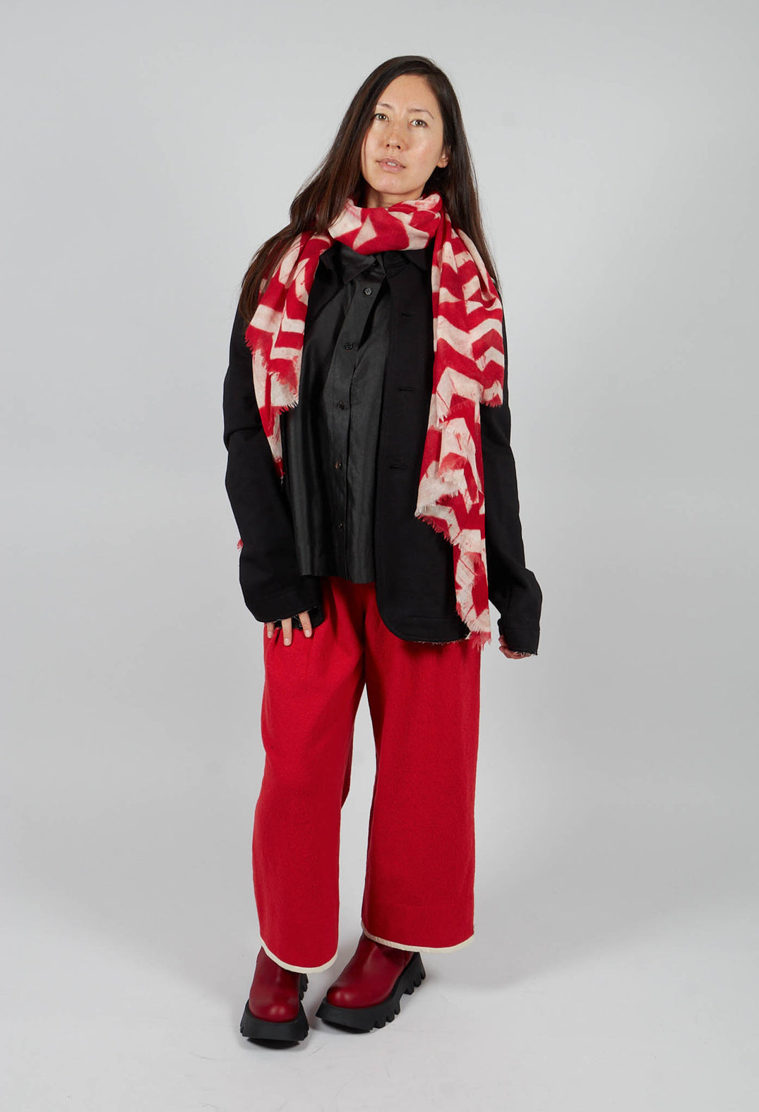 Pleated Trousers with Contrast Lining in Red Anthracite