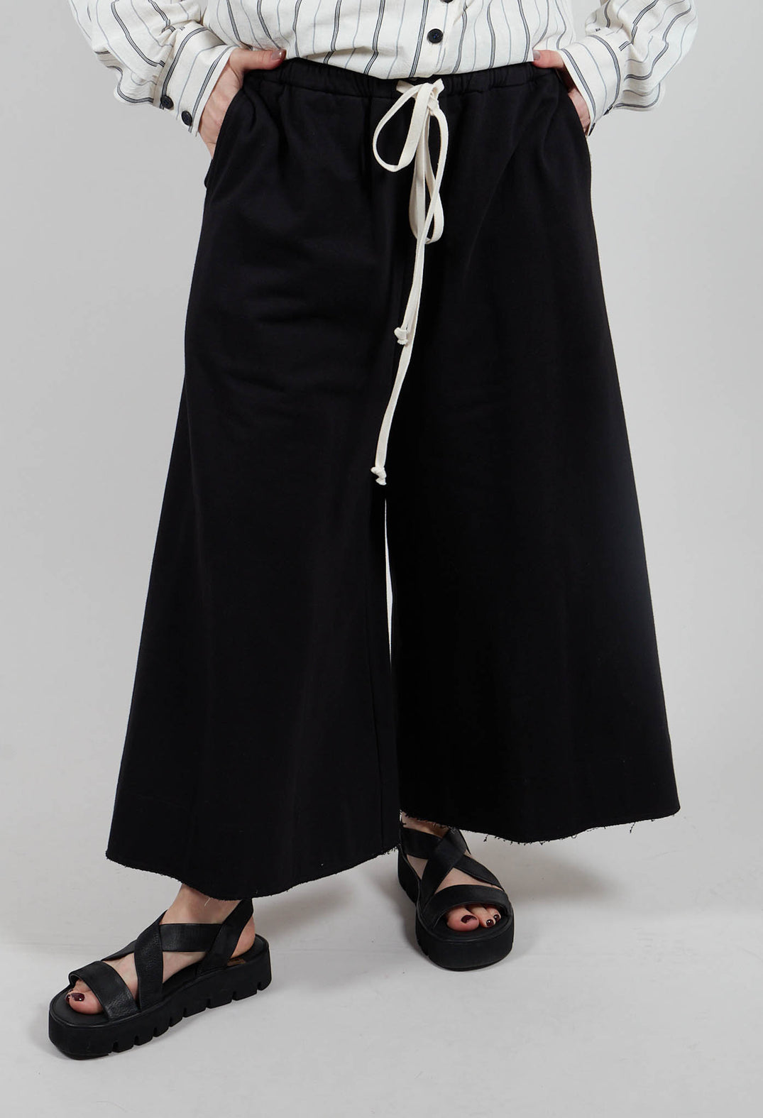 Wide Leg Trousers in Black