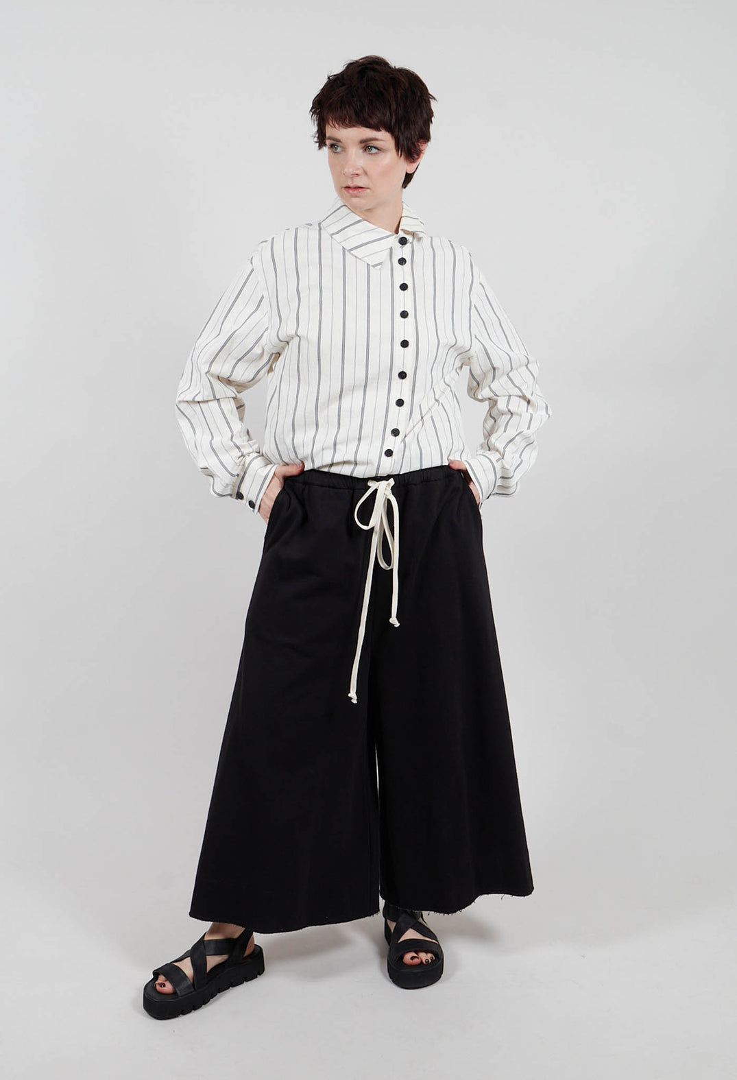 Wide Leg Trousers in Black