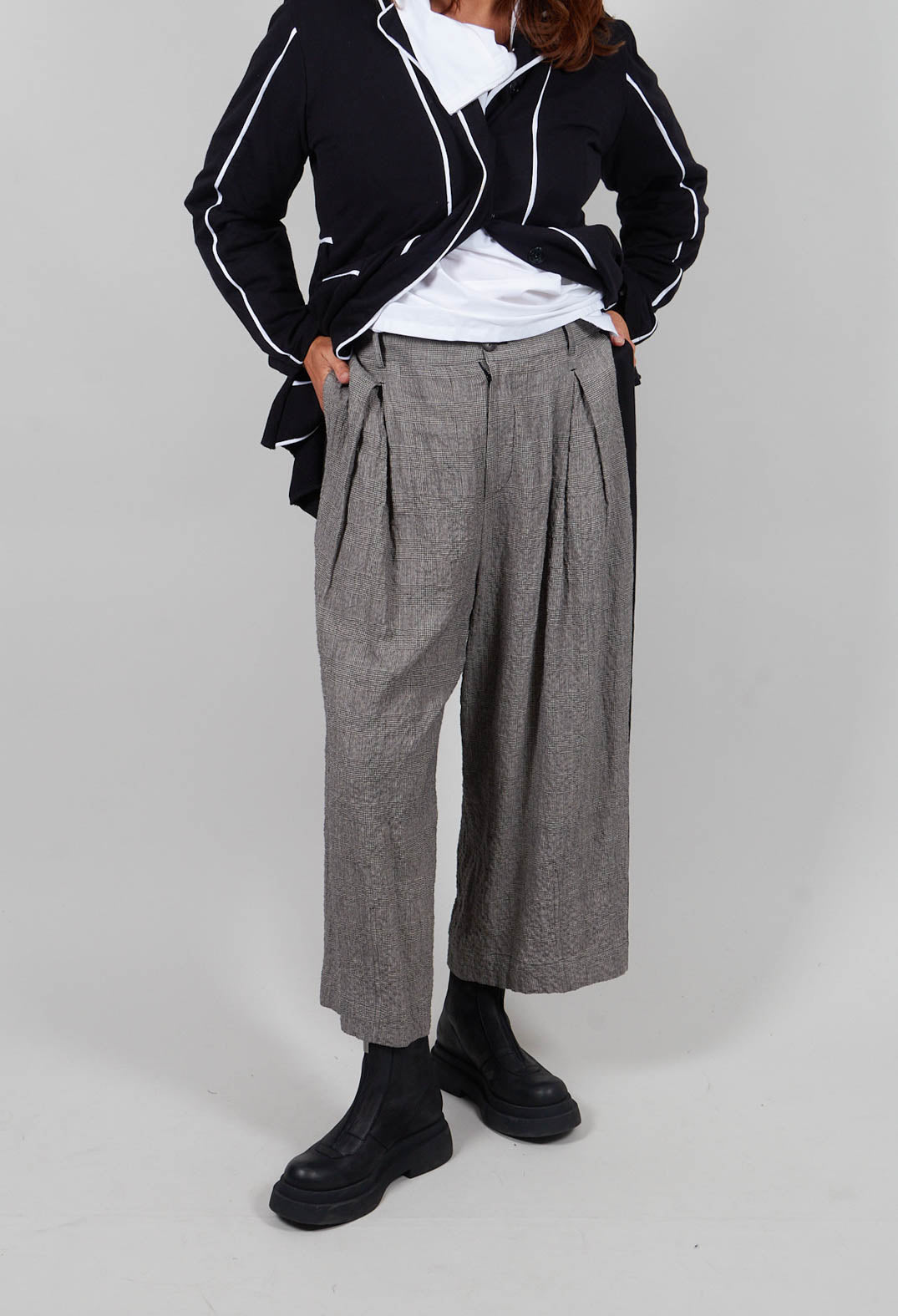 Cropped Trousers in Black and White