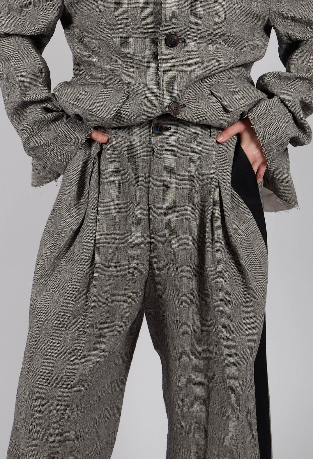 Cropped Trousers in Black and White