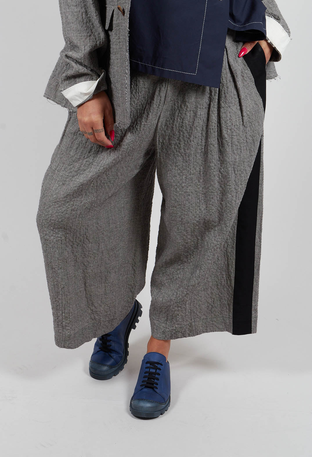 Cropped Trousers in Black and White