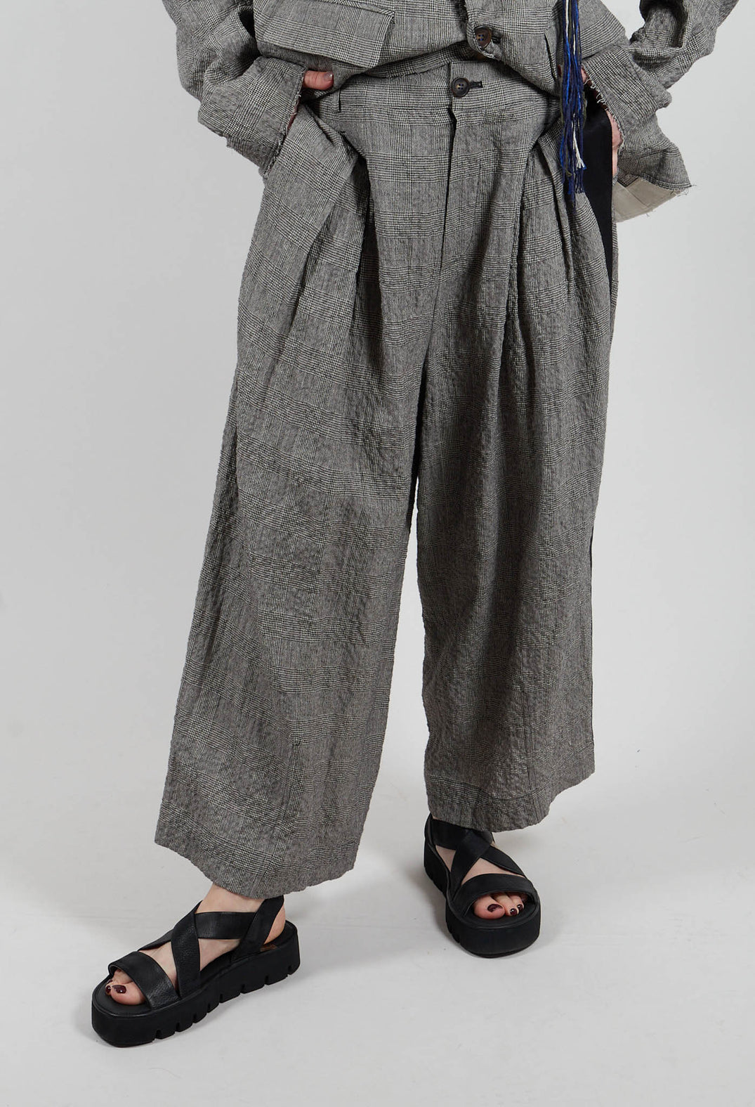 Cropped Trousers in Black and White