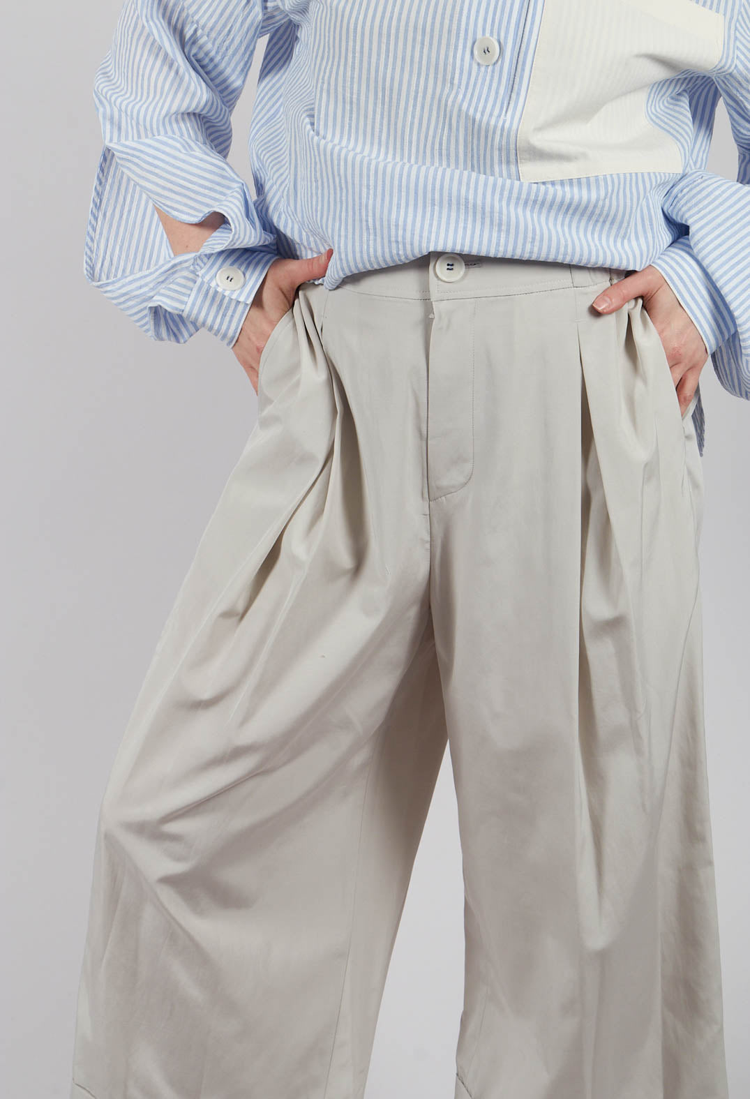 Ankle Hem Trousers in Beige