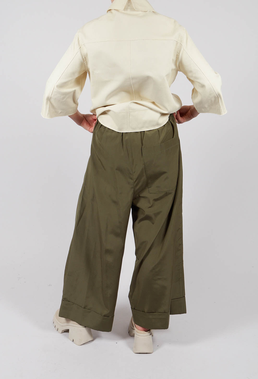 Trousers in Khaki