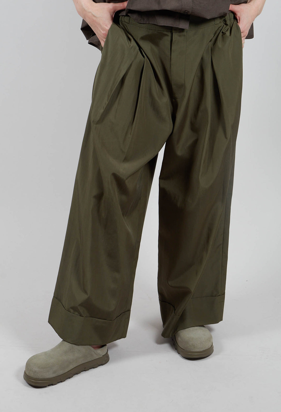Trousers in Khaki