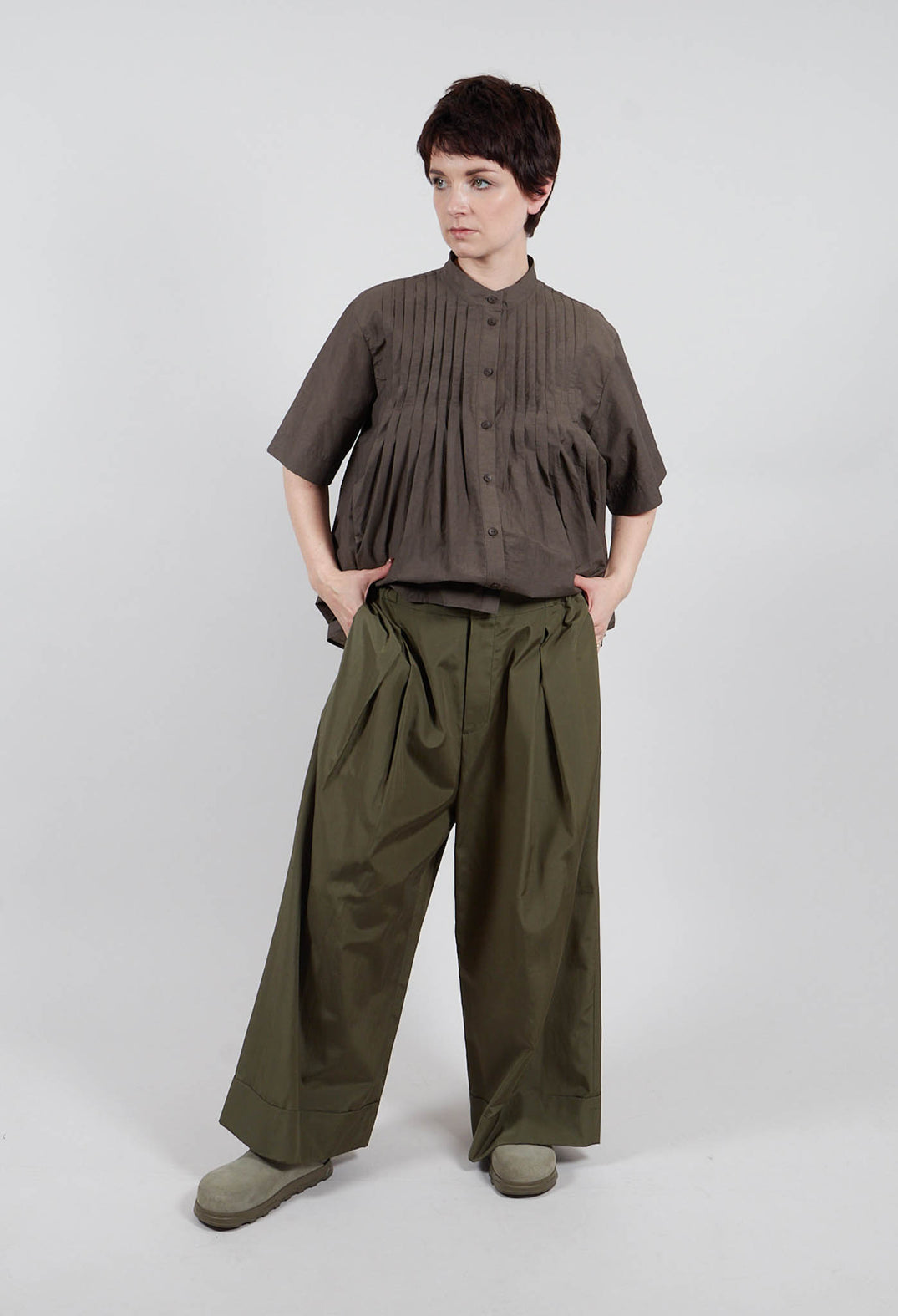 Trousers in Khaki