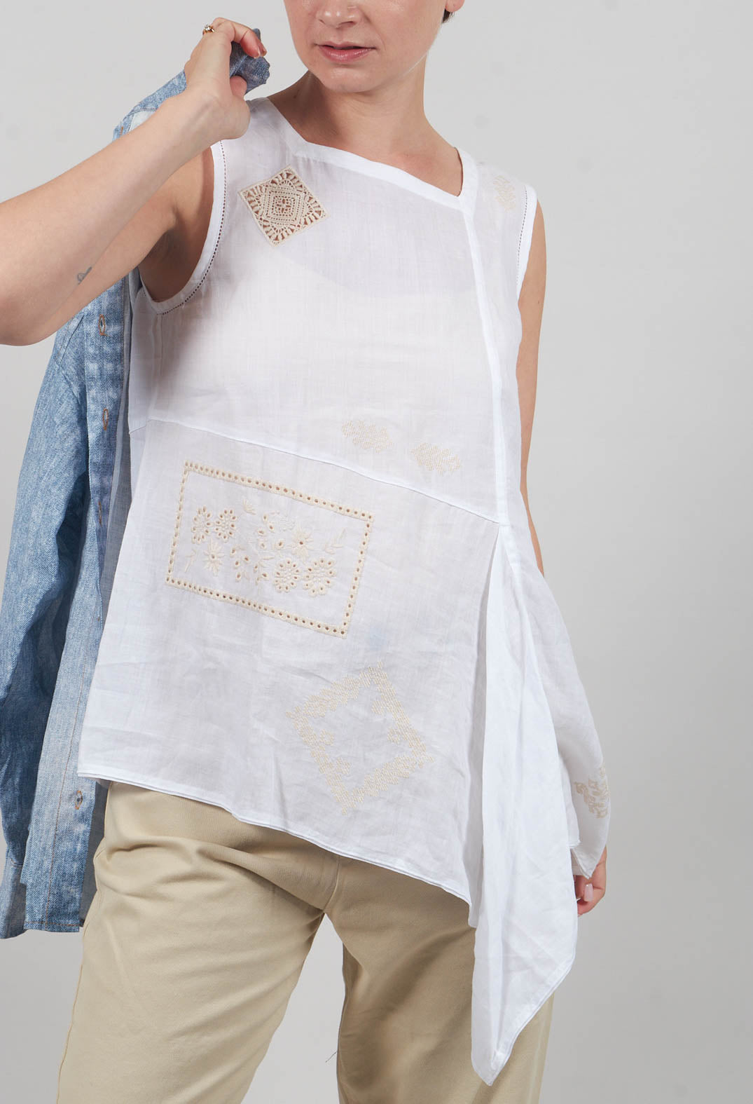 Fictitious Top in White