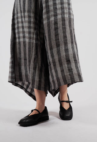 Closed Toe Bar Flat Shoes in Gasoline Nero