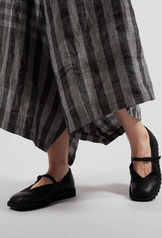 Closed Toe Bar Flat Shoes in Gasoline Nero