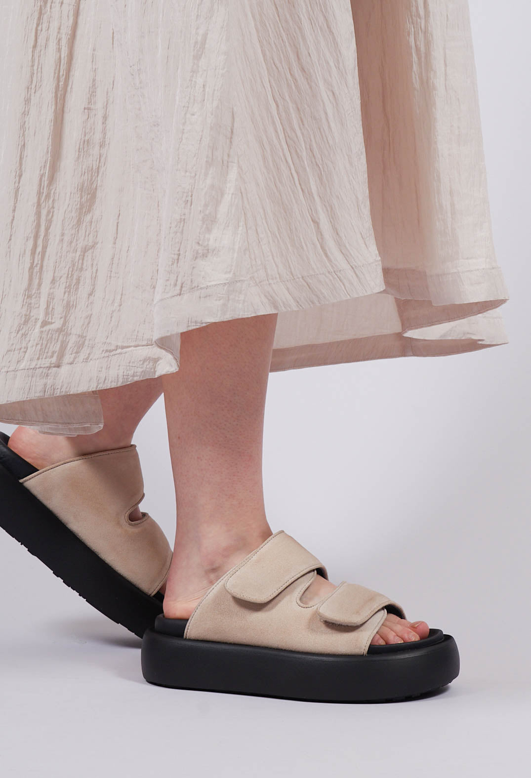 Double Strap Chunky Sole Sandal in London Magnolia