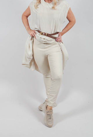 Hesidiot Trousers in Stroh