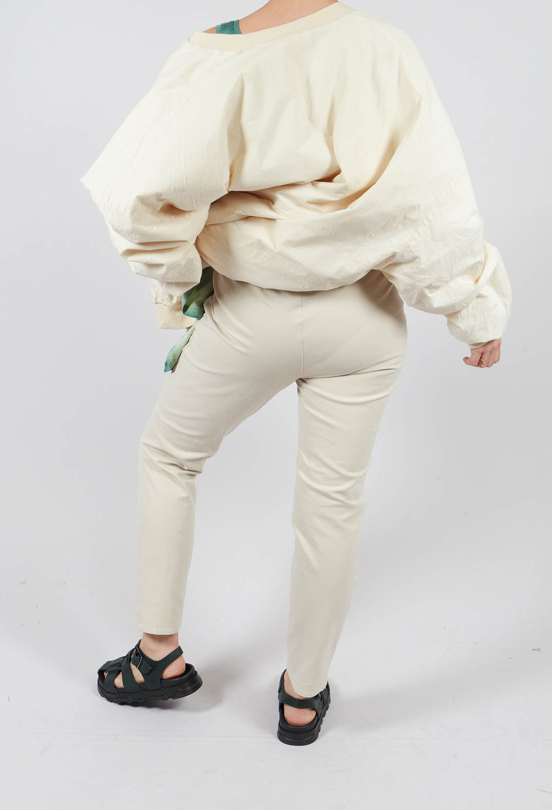 Hesidiot Trousers in Stroh