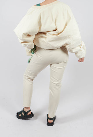 Hesidiot Trousers in Stroh