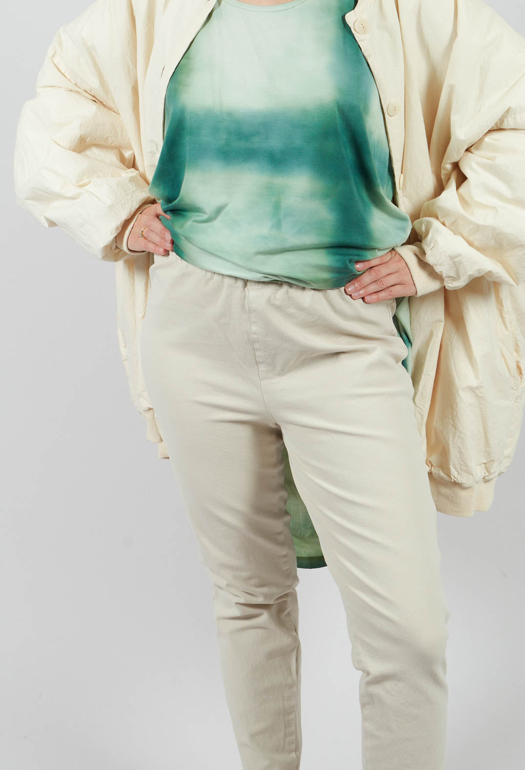 Hesidiot Trousers in Stroh