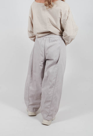 Triehtmant Trousers in Kiesel