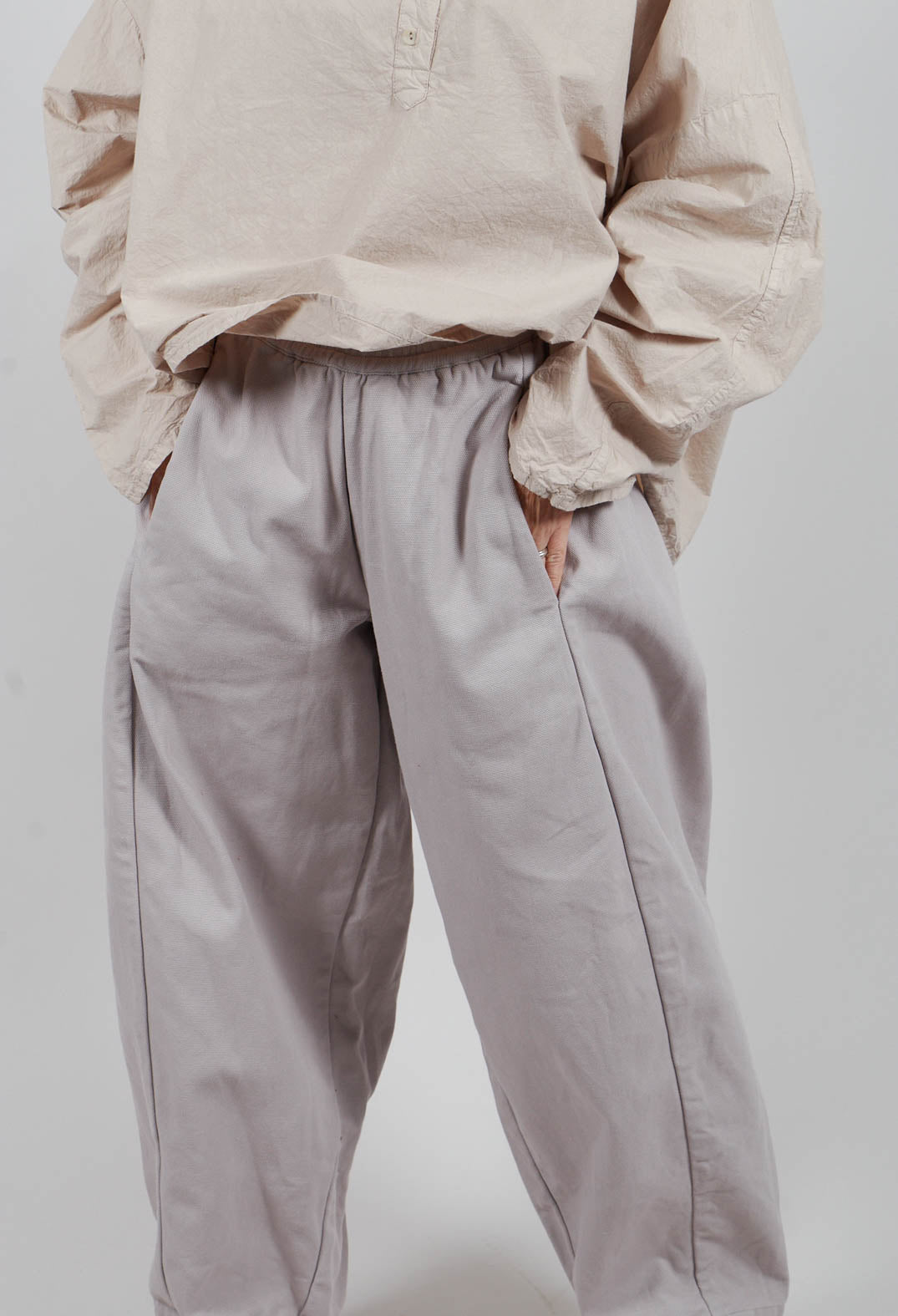 Triehtmant Trousers in Kiesel