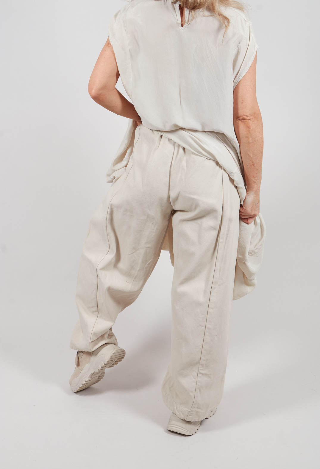 Triehtmant Trousers in Stroh