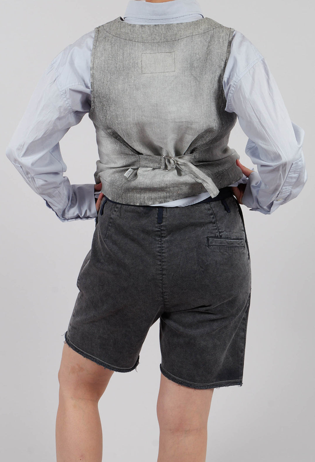 Shorts in Anthracite