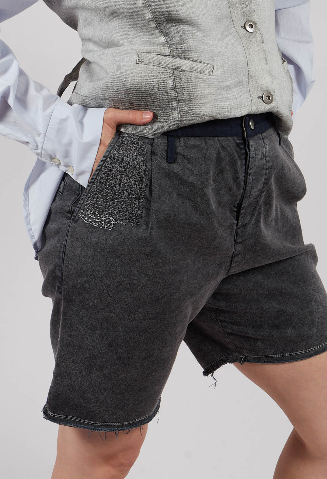 Shorts in Anthracite