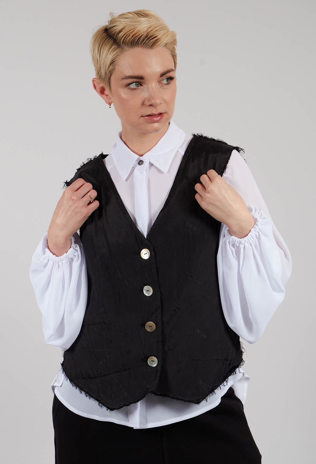 Kats Vest in Black