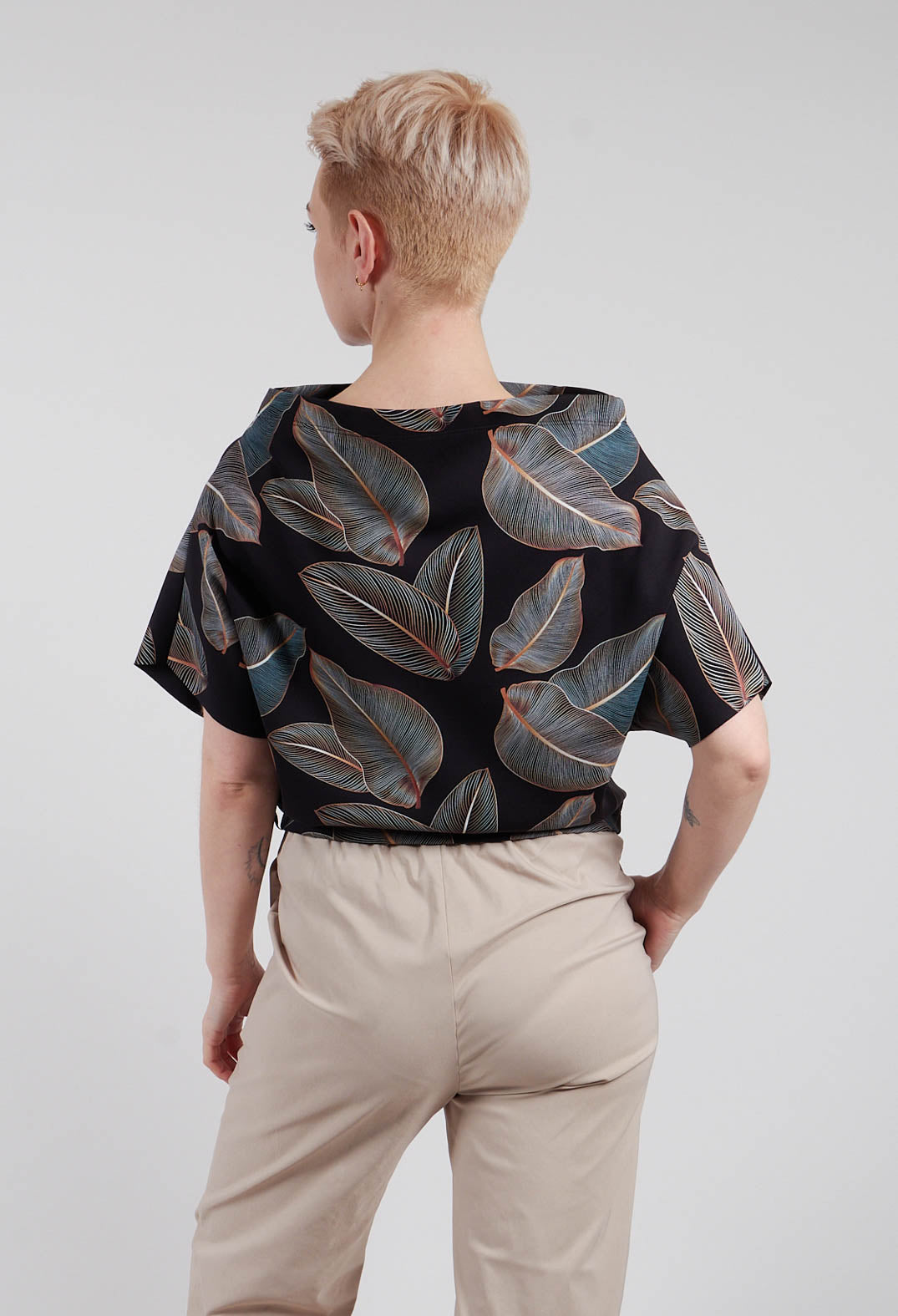 Oler Top in Black Grey and Brown