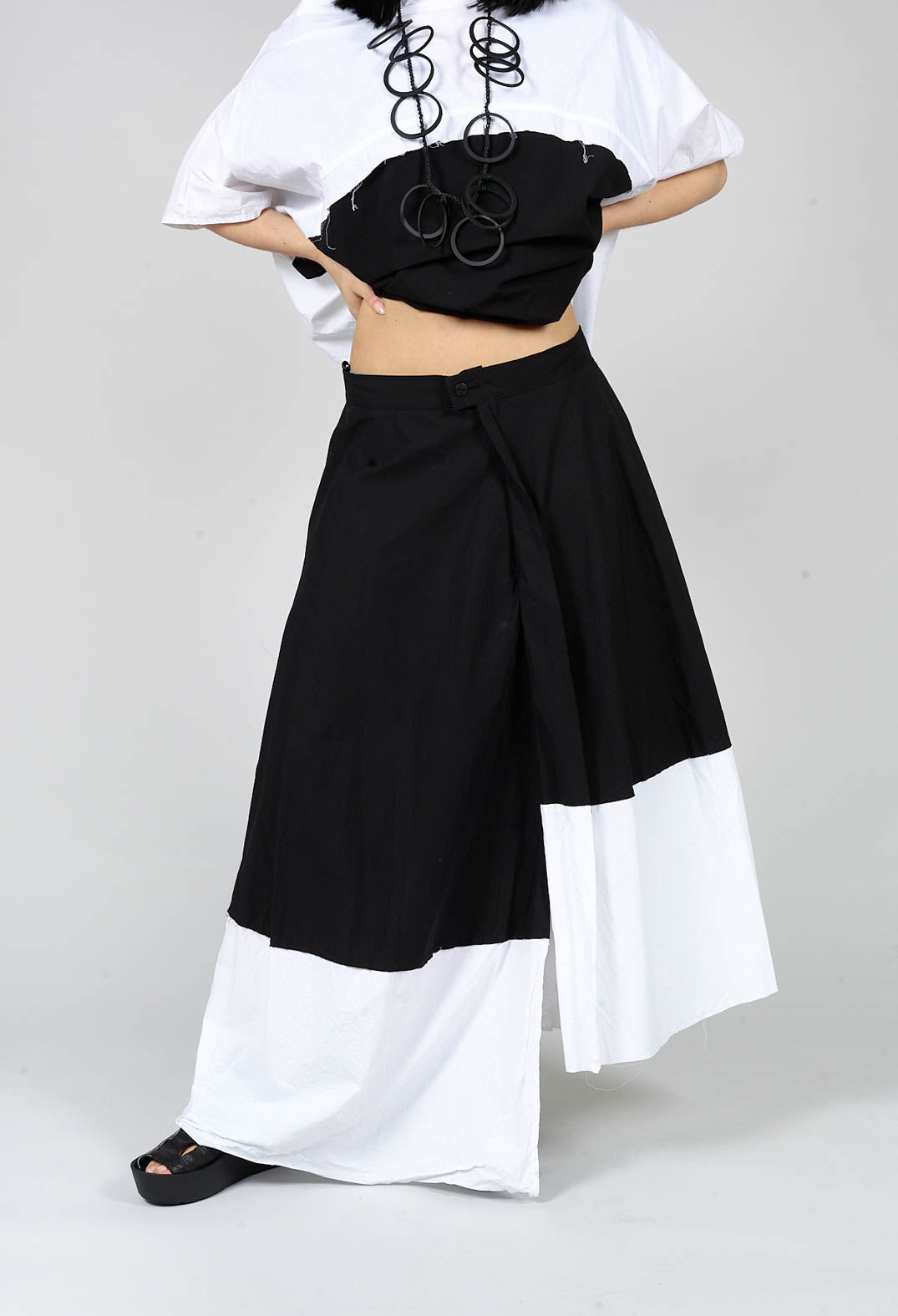 Uvik Skirt in White with Black
