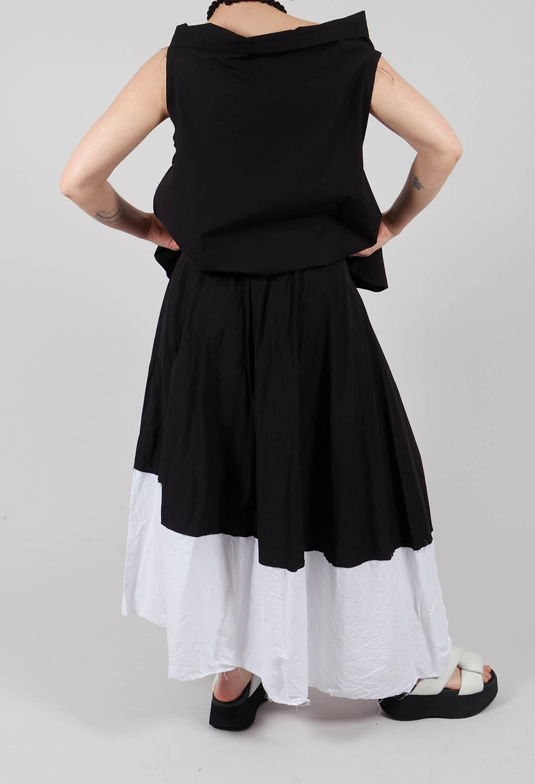 Uvik Skirt in White with Black