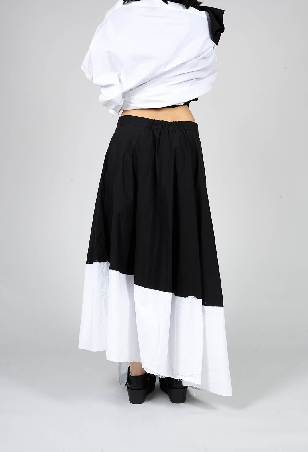 Uvik Skirt in White with Black
