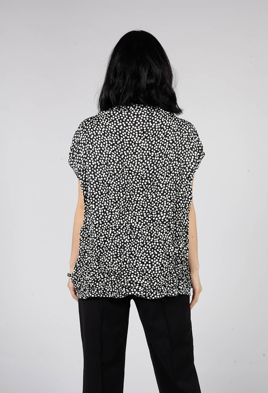Laol Top in Black with White