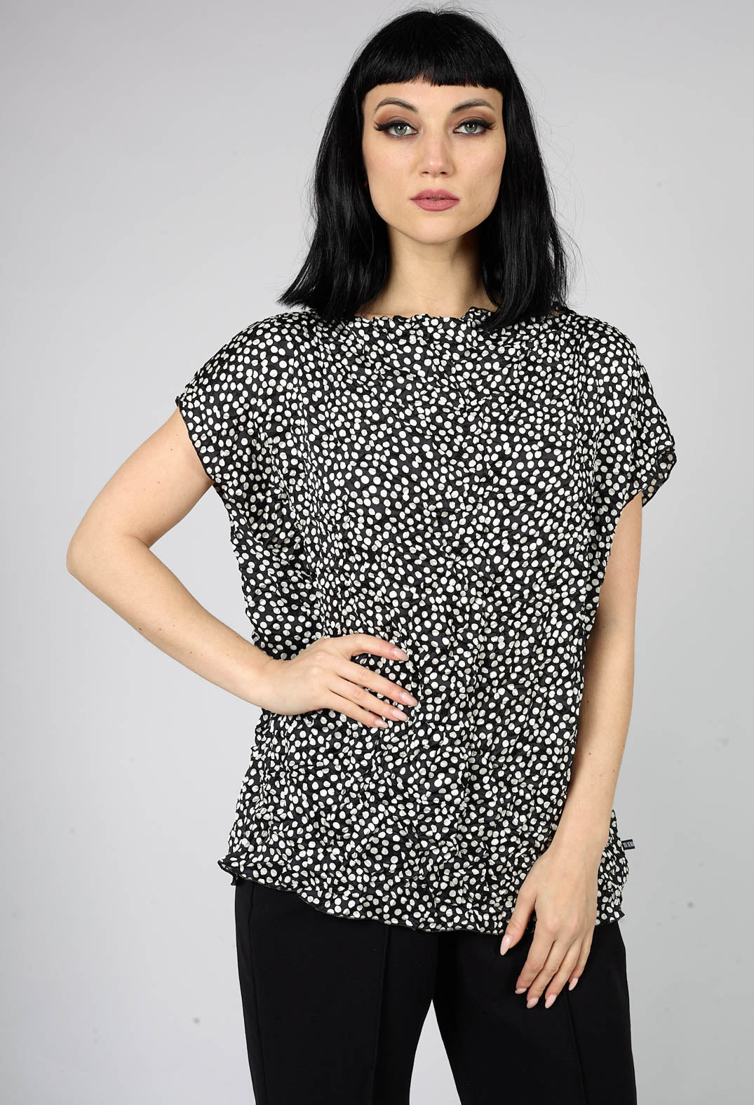 Laol Top in Black with White