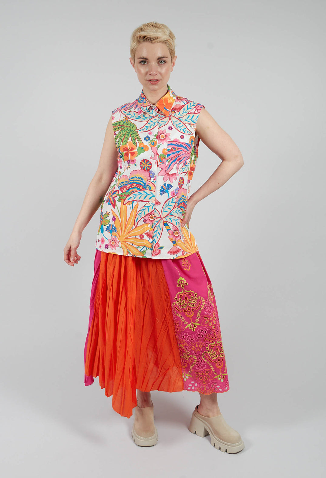 Rumba Sleeveless Printed Shirt in White