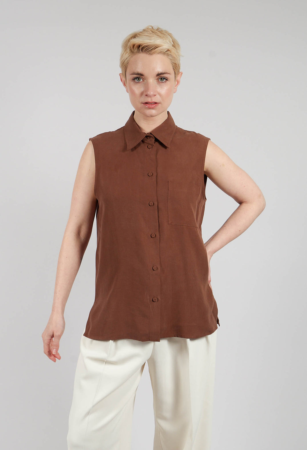 Lyocell Sleeveless Shirt in Sigaro