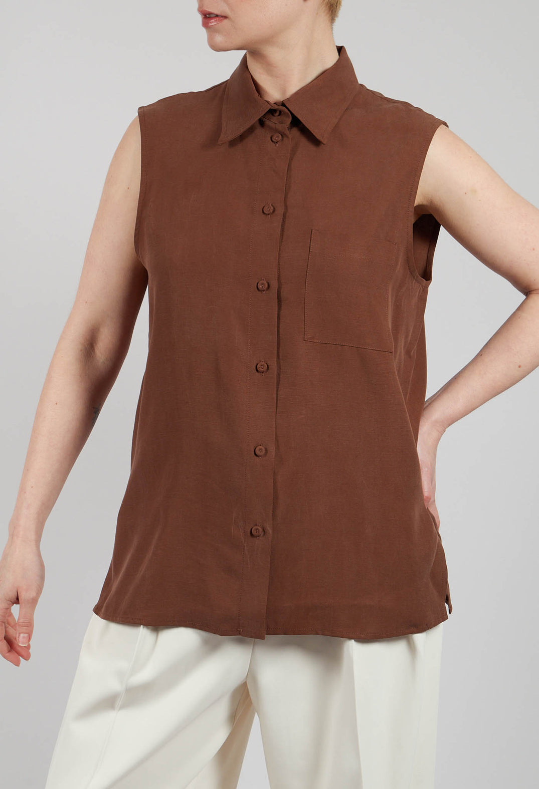 Lyocell Sleeveless Shirt in Sigaro