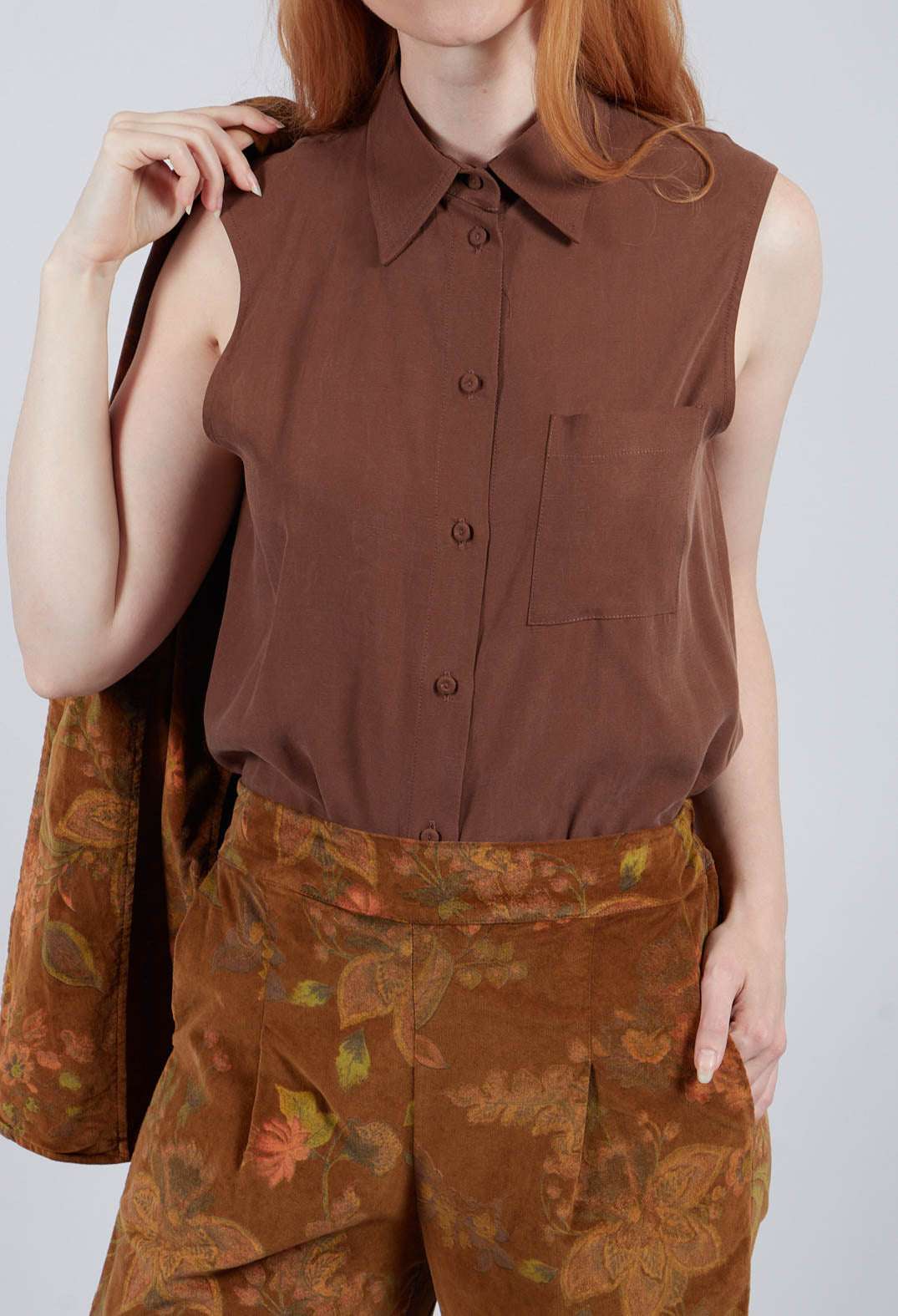 Lyocell Sleeveless Shirt in Sigaro