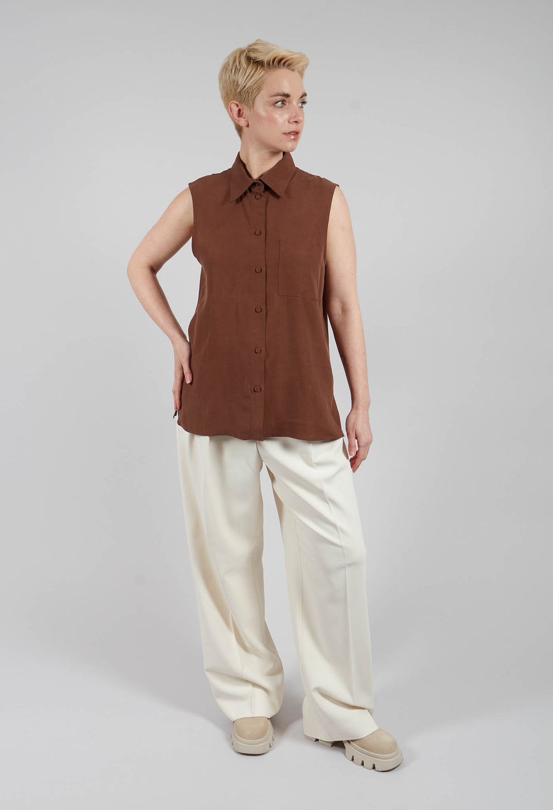 Lyocell Sleeveless Shirt in Sigaro