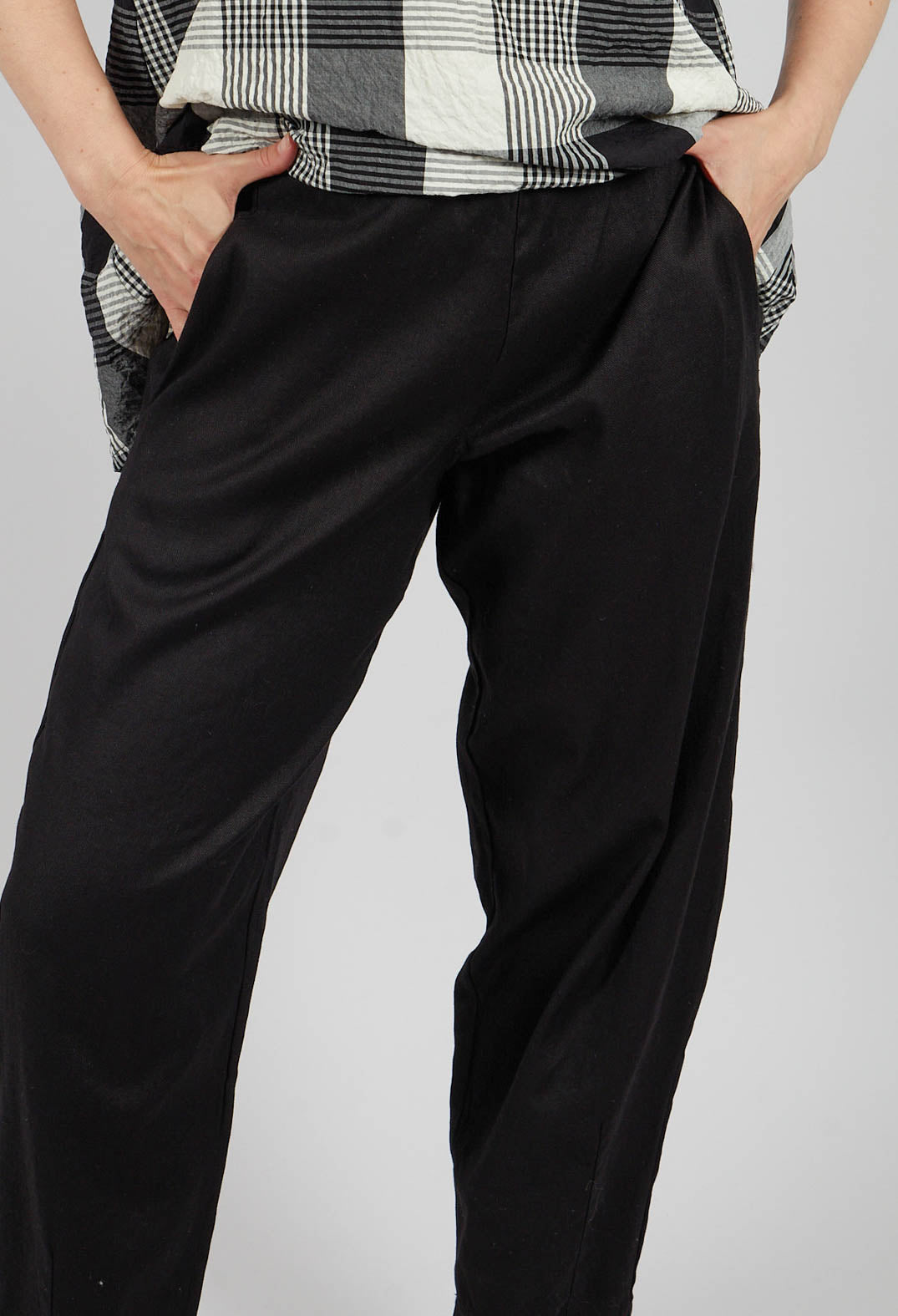 Cervo D Trousers in Nero