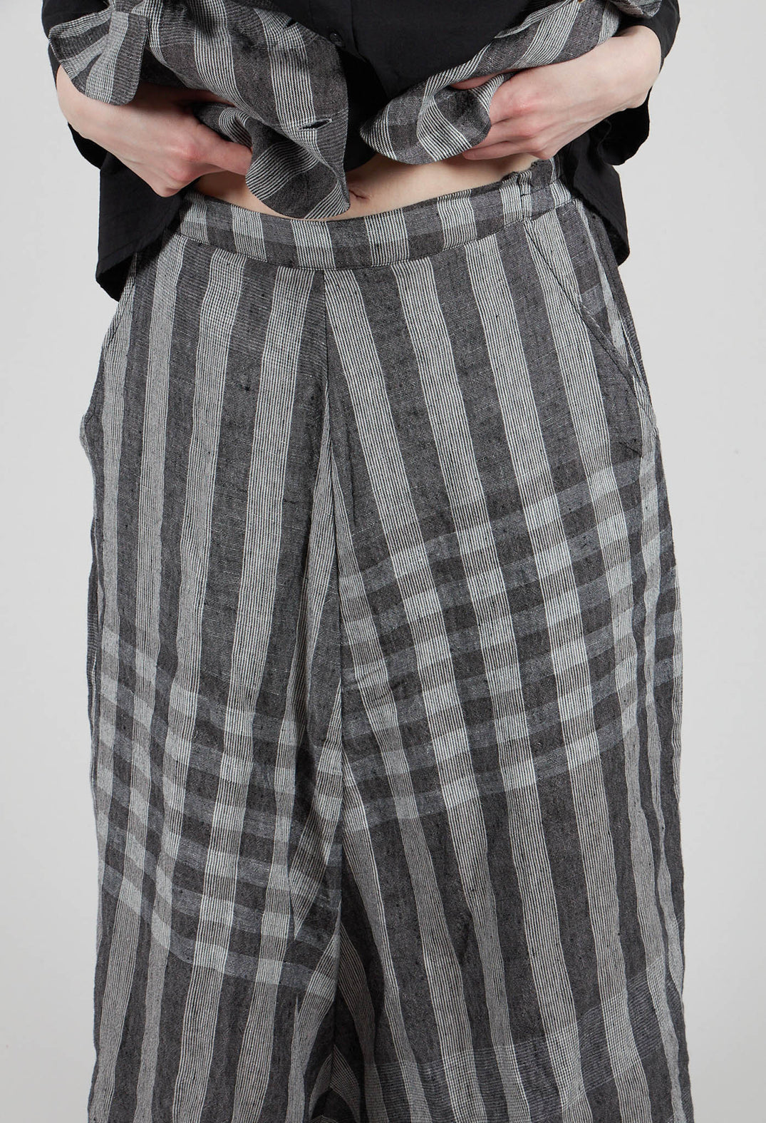 Lepre LQ Trousers in Nero