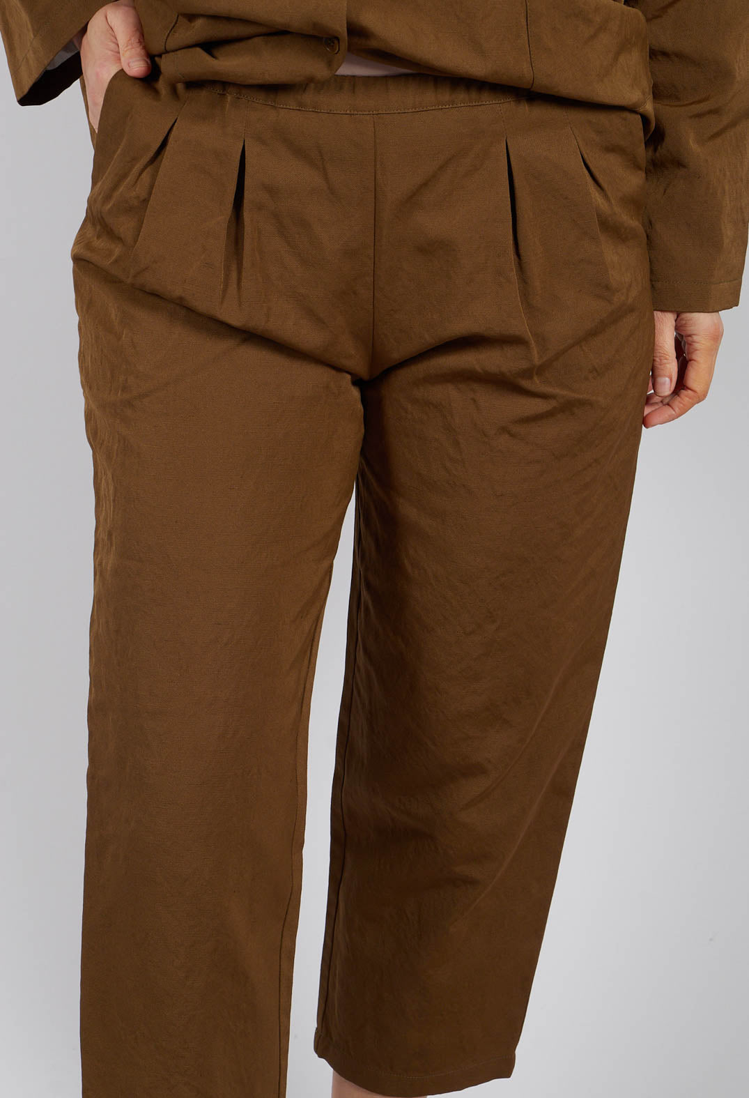 Barrel Leg Trouser in Military Green