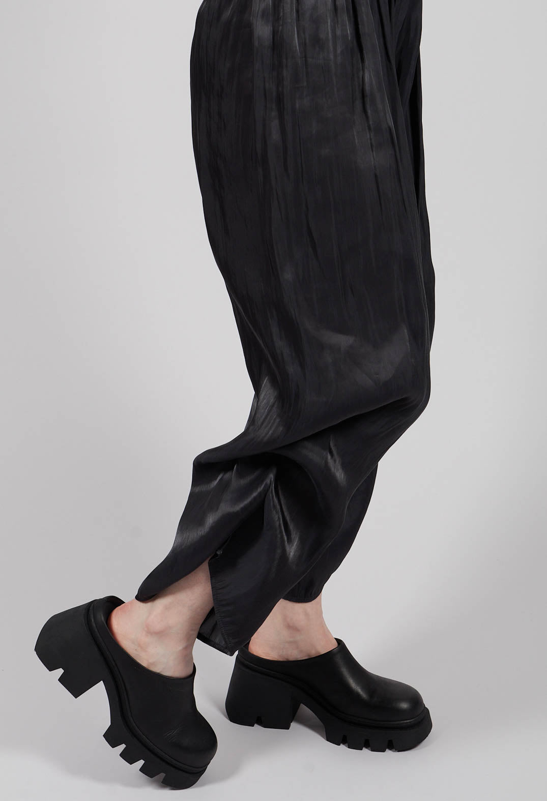 Serra Trousers in Anthrazite