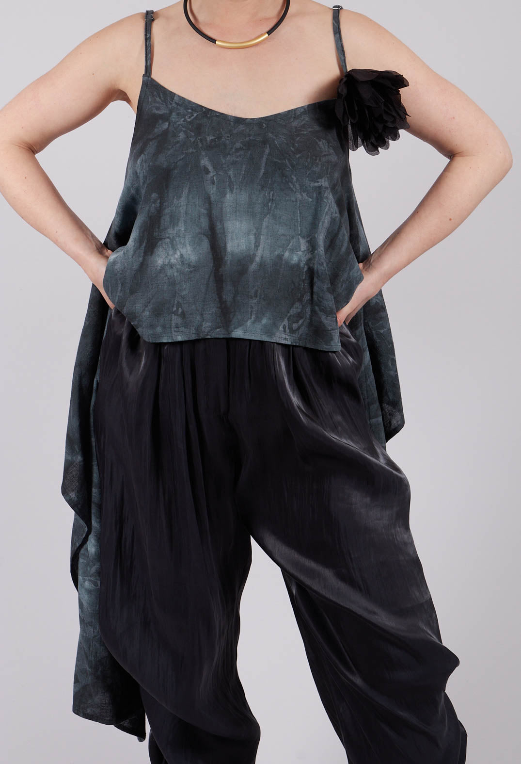Serra Trousers in Anthrazite