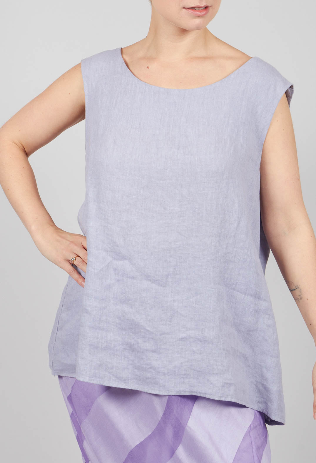 Sleeveless Linen Top in Lavanda