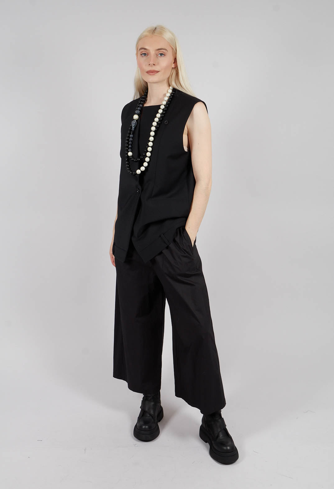 Trousers with Wide Leg in Nero