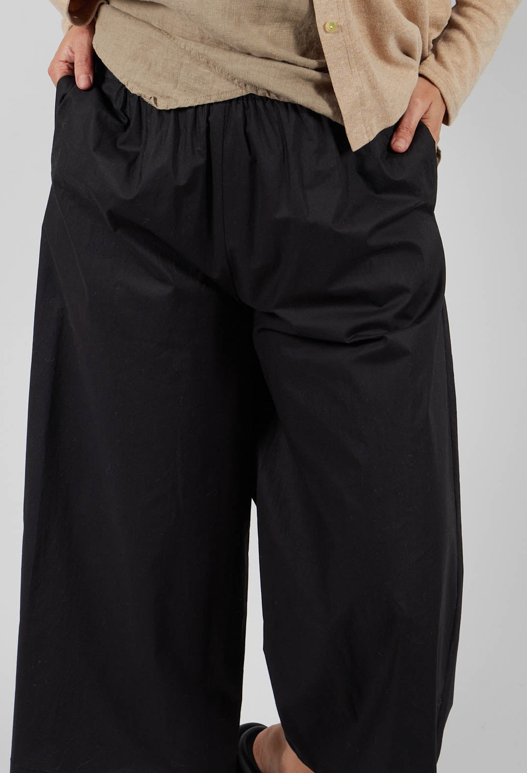 Trousers with Wide Leg in Nero