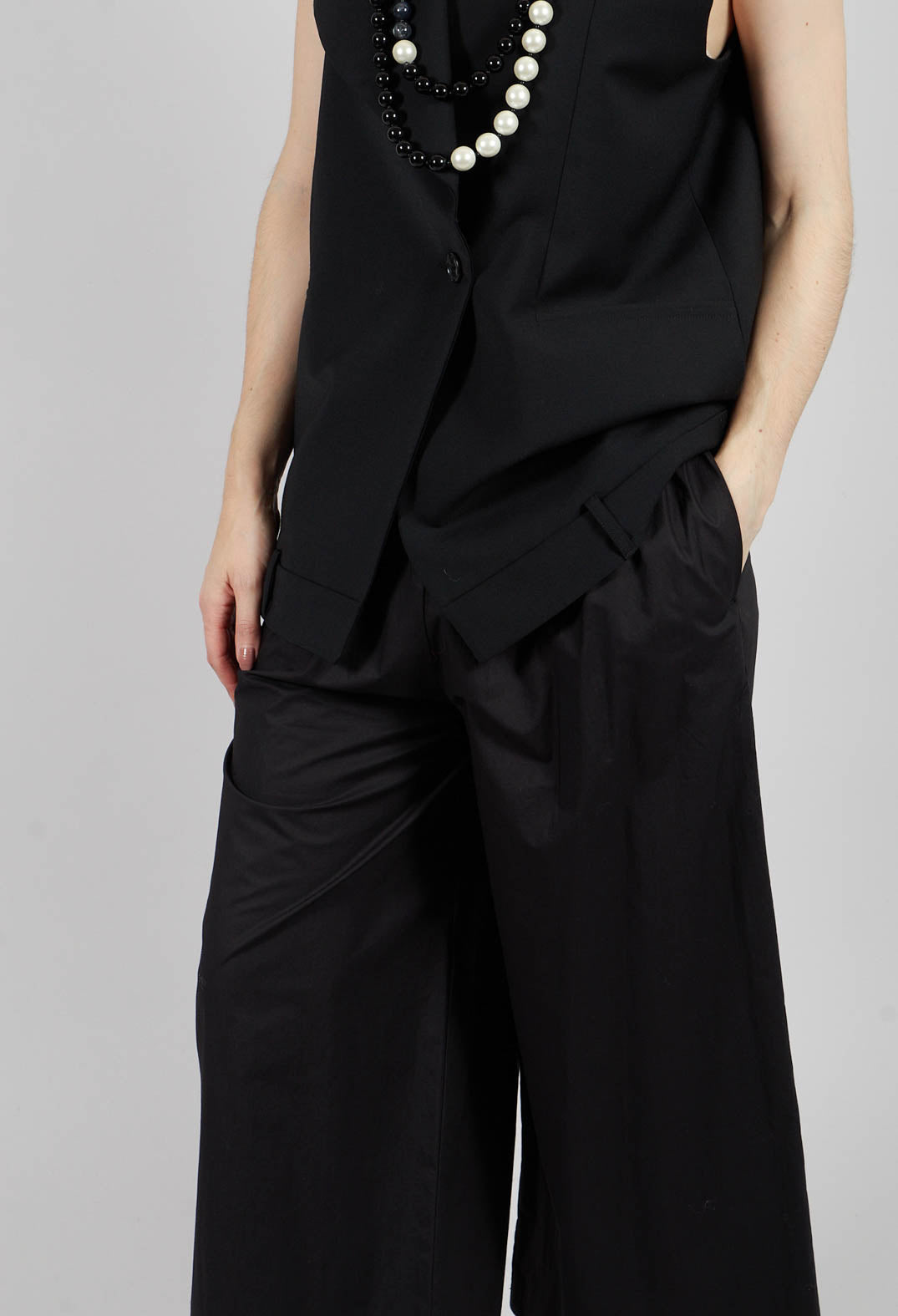 Trousers with Wide Leg in Nero